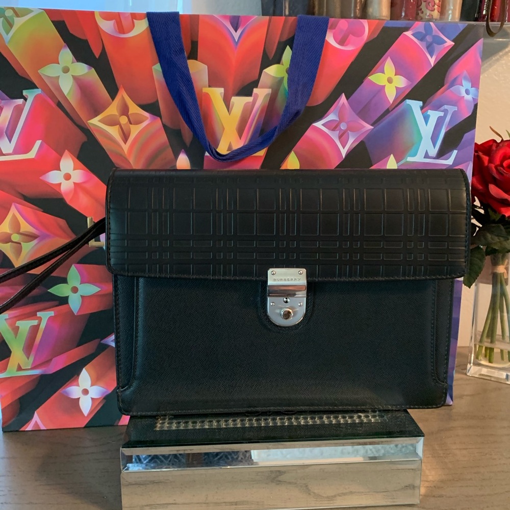 Large Burberry Clutch w/strap